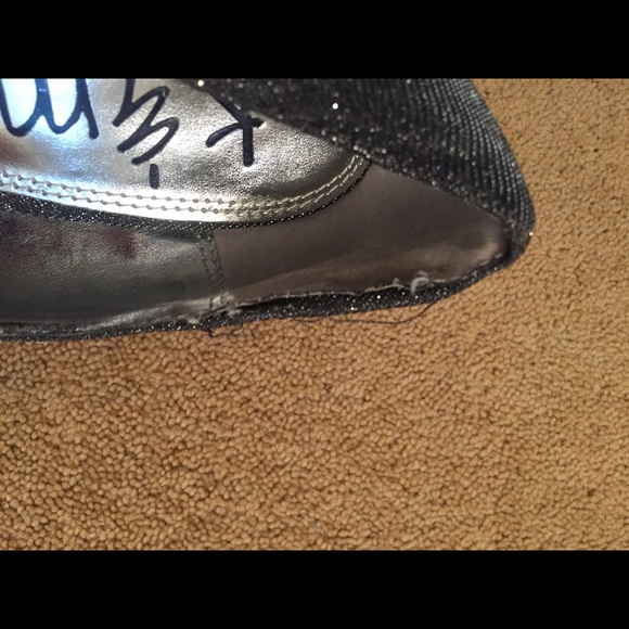 Black heeled shoes - Picture 3 of 3